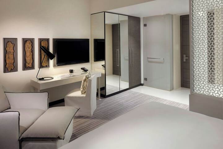 Room 18 of 73