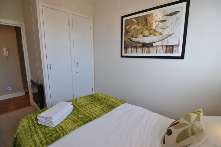 Room 3 of 38
