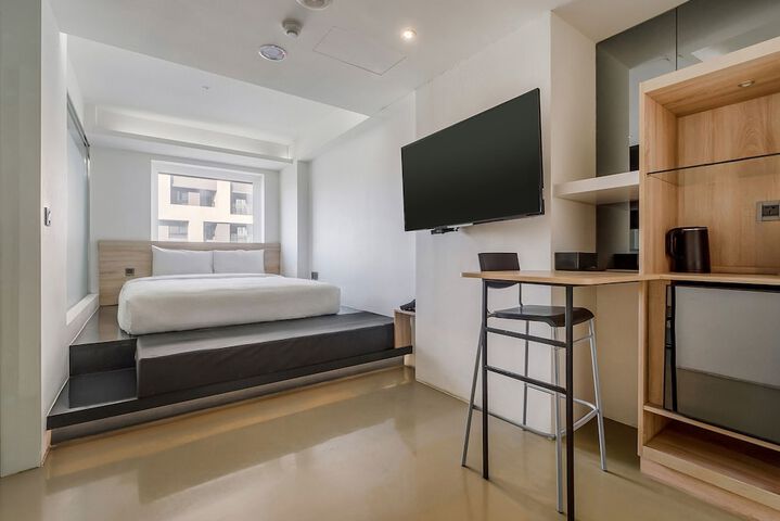 Room 6 of 121