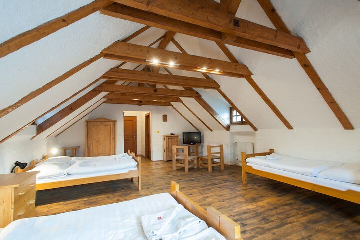 Room 15 of 94