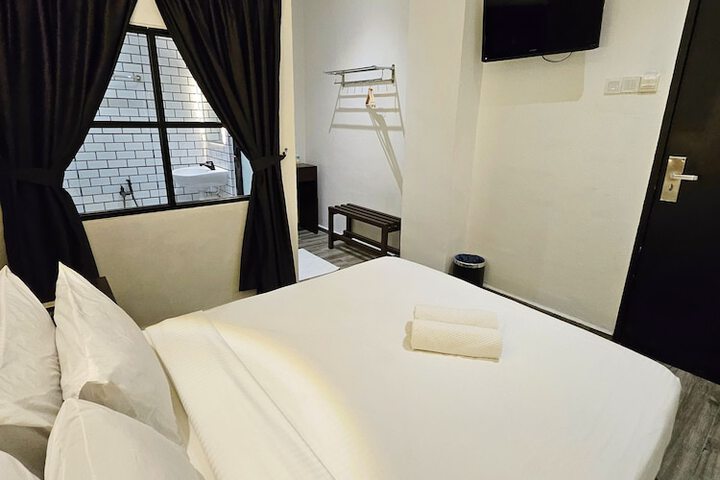 Room 48 of 102