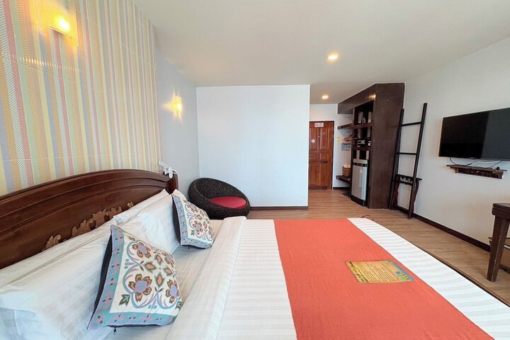 Room 104 of 211