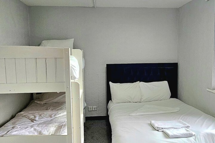Room 2 of 80