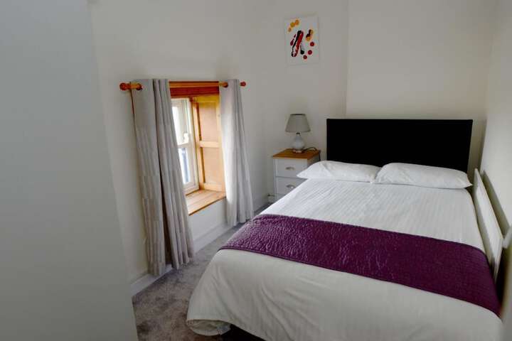 Room 11 of 25