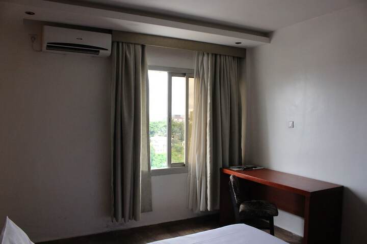 Room 8 of 43