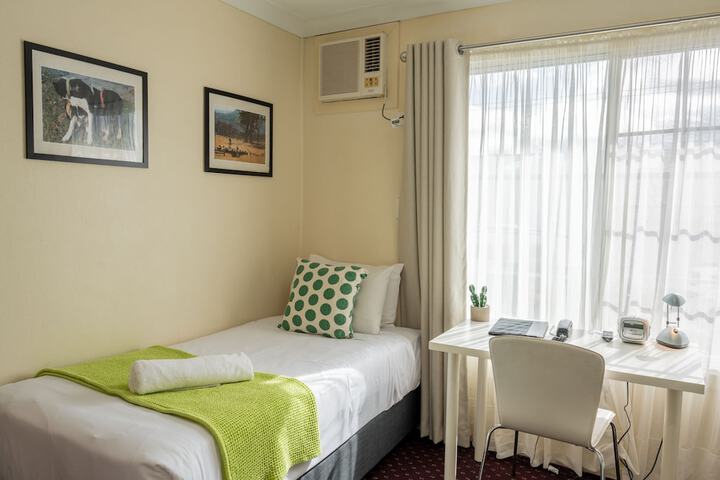 Room 2 of 58