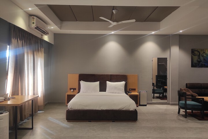 Room 3 of 66