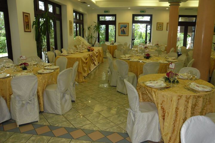 Ballroom/Hall 21 of 39
