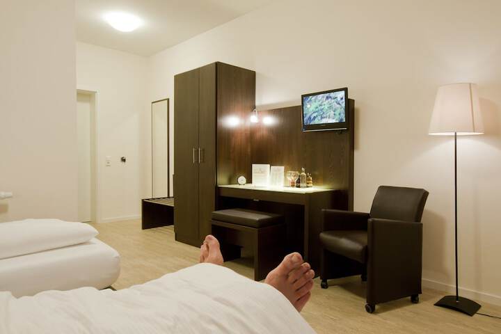 Room 3 of 25