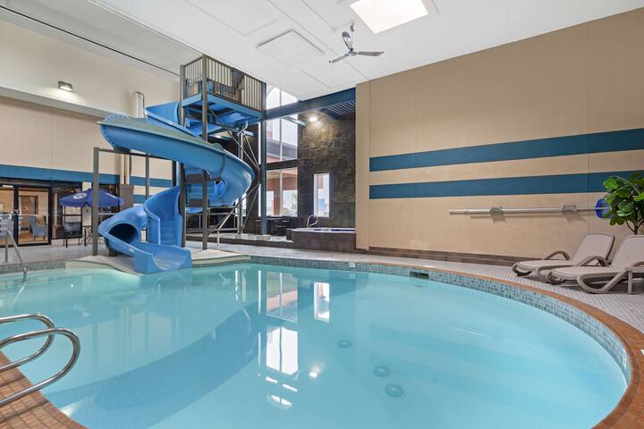 Hotel Pool