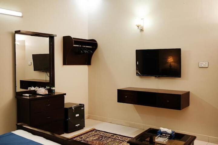 Room 5 of 11