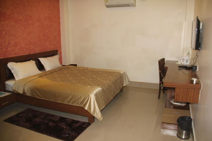 Room 12 of 94