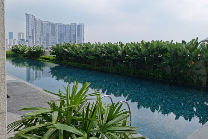 Pool 21 of 30