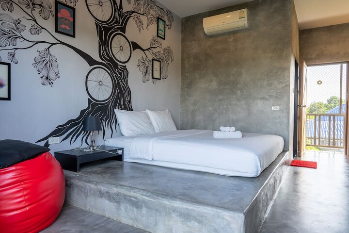 Room 6 of 30