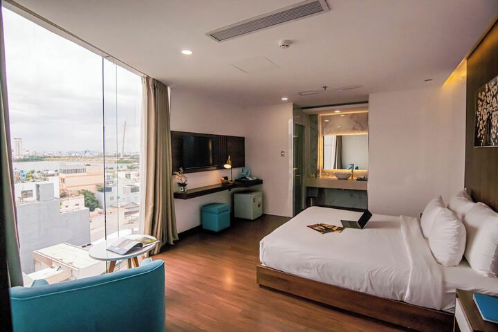 Room 8 of 76