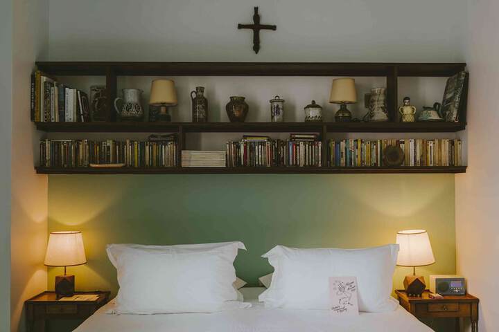 Room 8 of 28