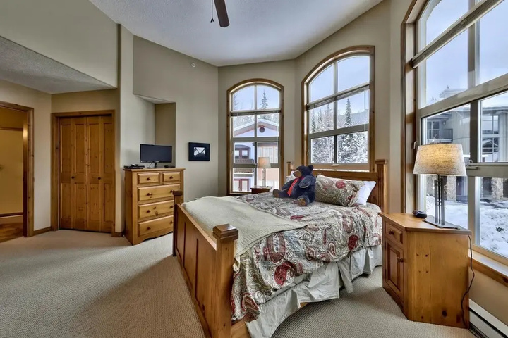 Room 6 of 14
