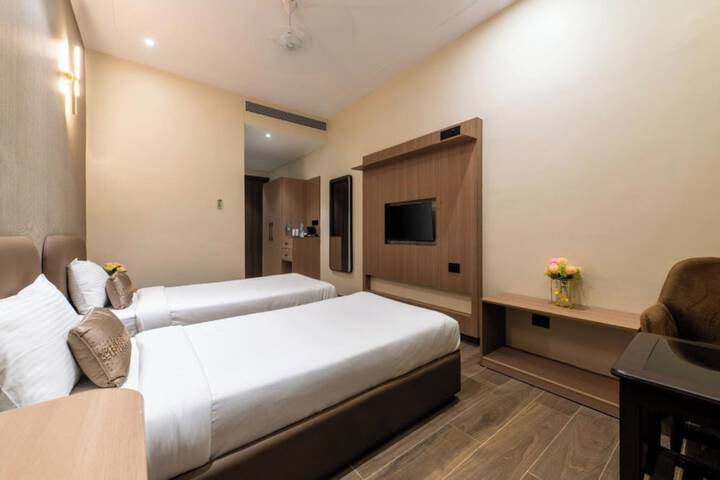 Room 8 of 30