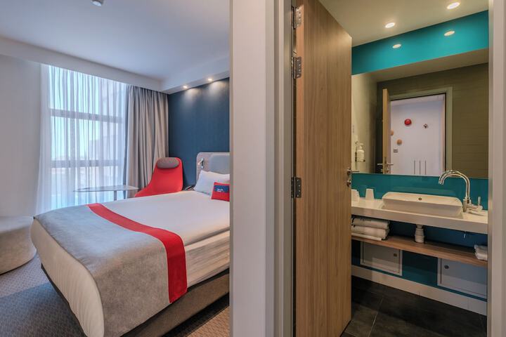 Room 14 of 108