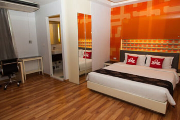 Room 11 of 26