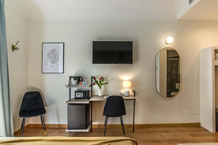 Room 27 of 102