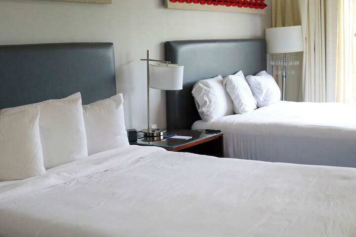Room 10 of 28