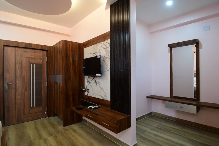 Room 11 of 25