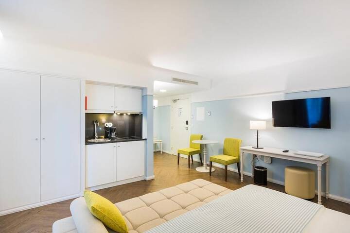 Room 5 of 75