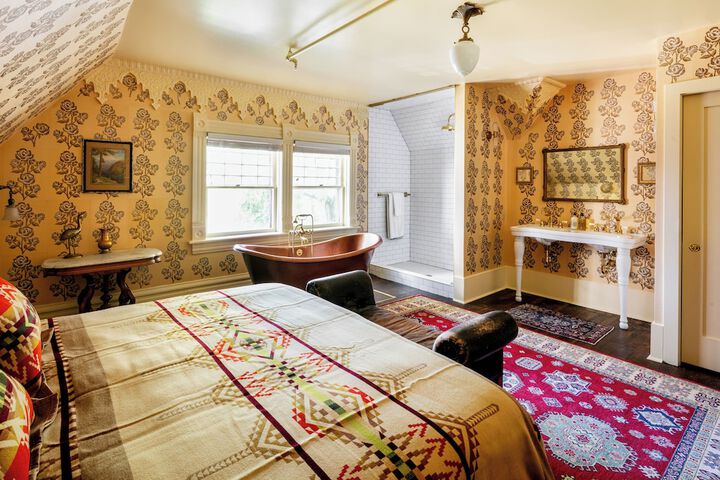 Room 12 of 25