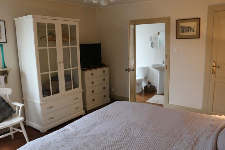 Room 8 of 19