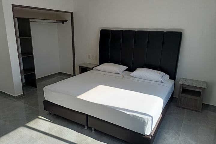 Room 8 of 12