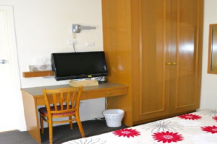 Room 105 of 768