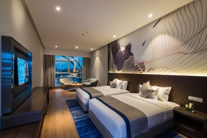 Room 12 of 37