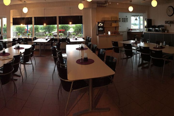 Dining 61 of 82