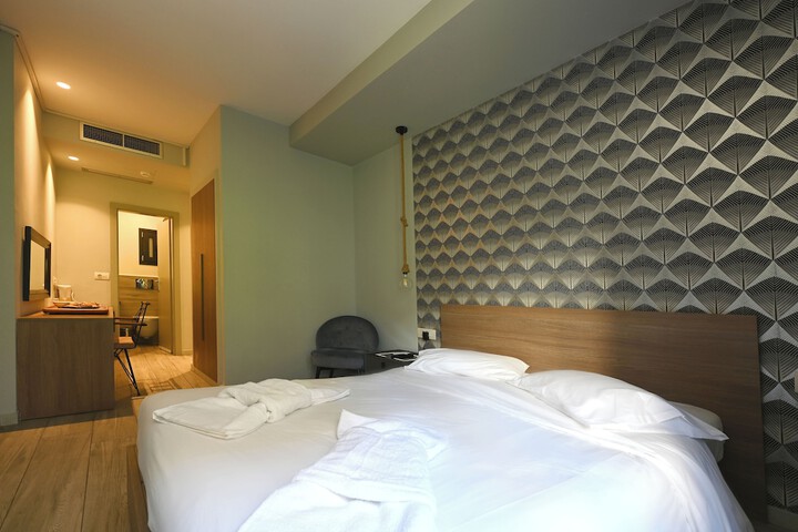 Room 95 of 200