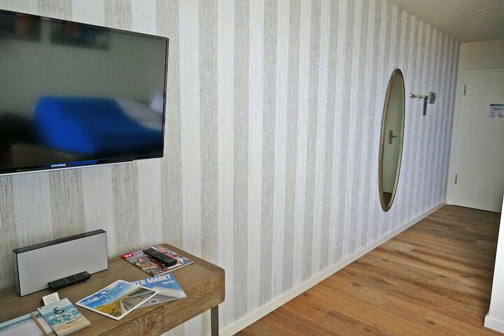 Room 6 of 31