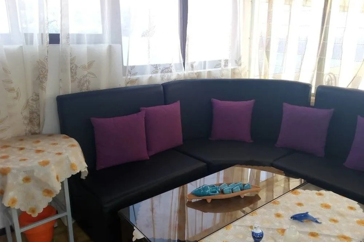 Room 4 of 16
