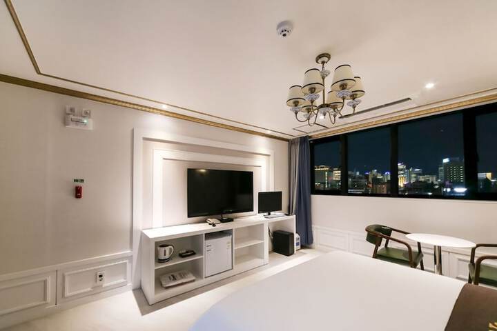 Room 25 of 60