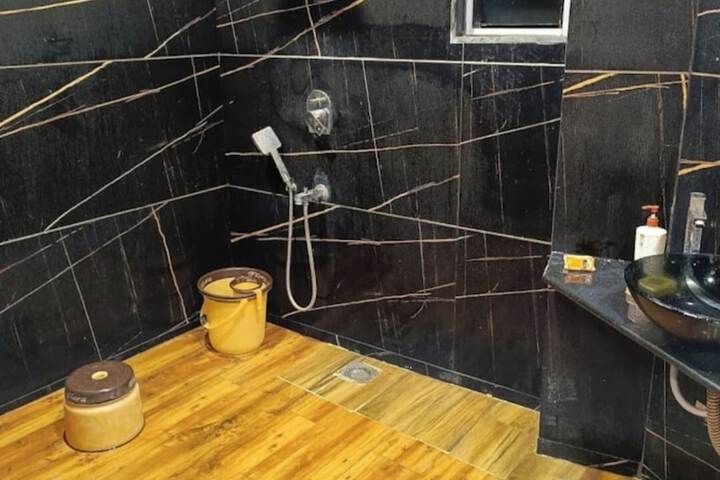 Room 7 of 10
