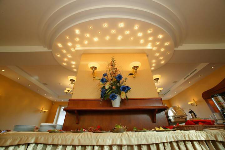 Ballroom/Hall 39 of 43