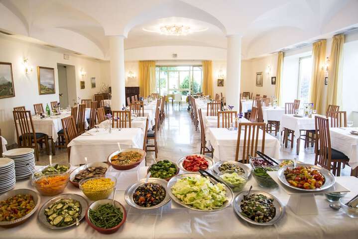 Dining 59 of 111