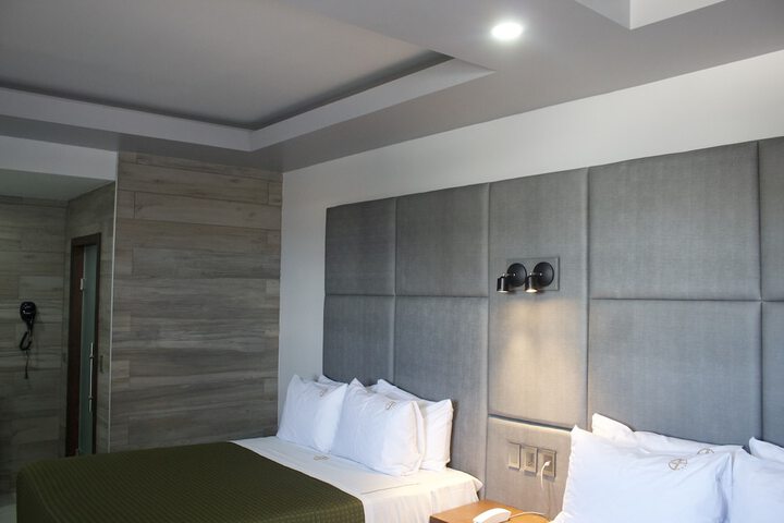 Double Deluxe King Bed (6 of 15)