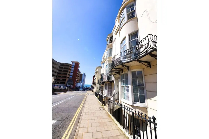 Quiet Flat For 4 With Sea View in Central Brighton