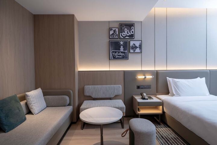 Room 13 of 53