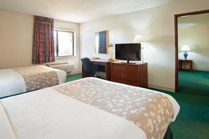 1 Queen Bed (6 of 11)