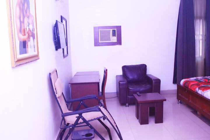 Room 4 of 38
