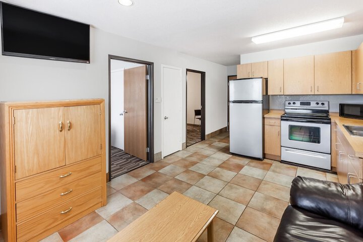 1 Queen Bed (14 of 22)