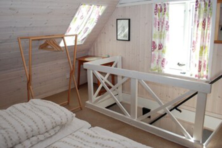 Room 5 of 16