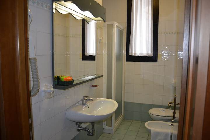 Room 14 of 26