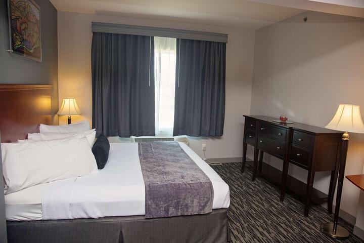 Standard King Bed Accessible (3 of 12)